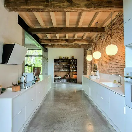 Artistic Estate Surrounded By Fields In Gascony Aurimont