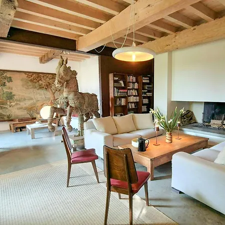 Artistic Estate Surrounded By Fields In Gascony Nyaraló Aurimont