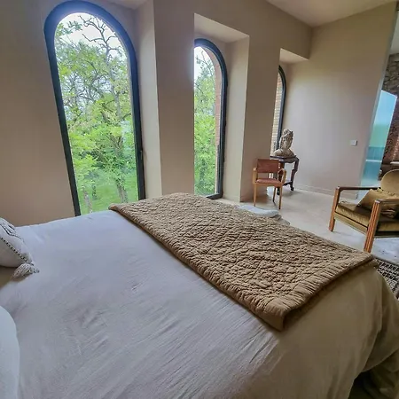 Nyaraló Artistic Estate Surrounded By Fields In Gascony *